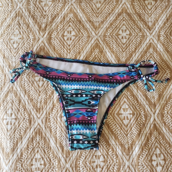 Tribal print bikini bottom - Picture 1 of 3
